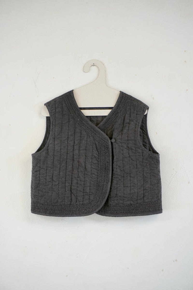 Quilted Vest – Charcoal Dyed – ARCHI GIBBOUS