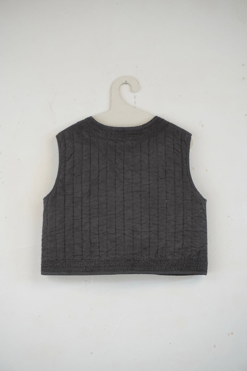 Quilted Vest – Charcoal Dyed – ARCHI GIBBOUS